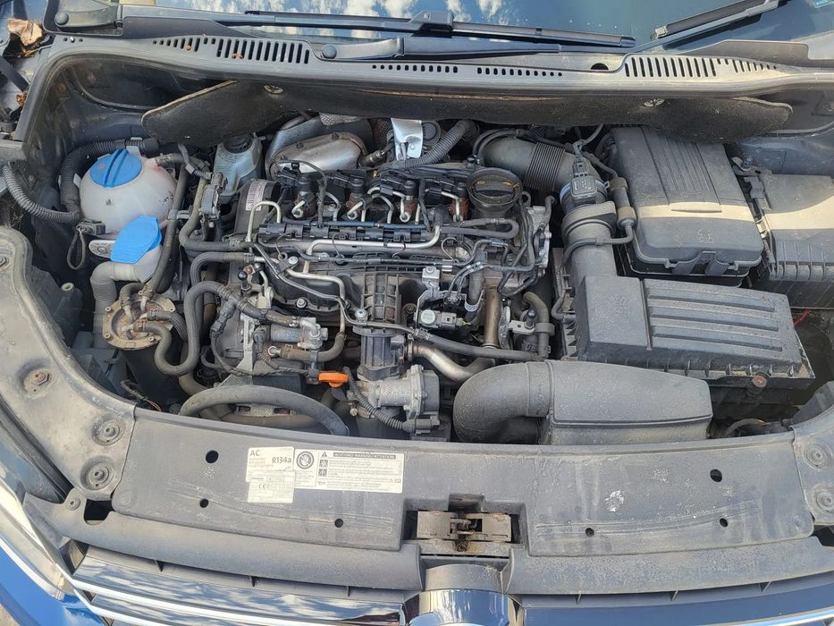 Dezmembram Volkswagen Touran 2012 Usa fata dreapta/Usa spate dreapta