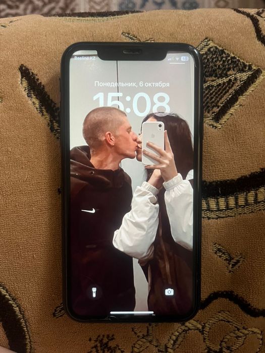 Продам Айфон хr на 128 гб