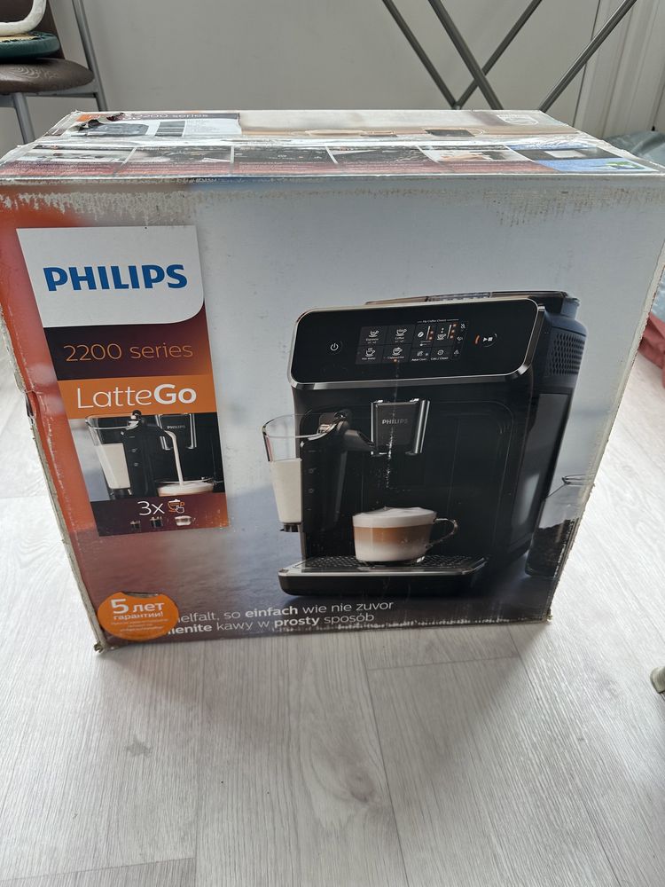 Кофемашина Philips Series 2200 черный latteGo