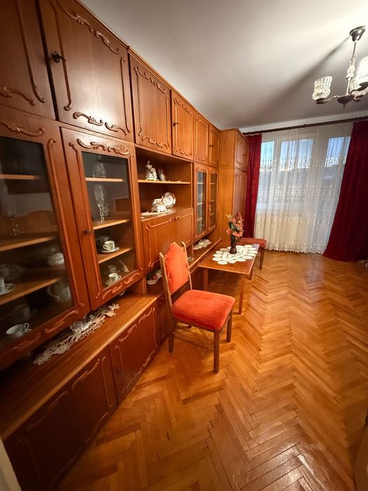 Vând apartament 2 camere Ultra Central in Ștei !