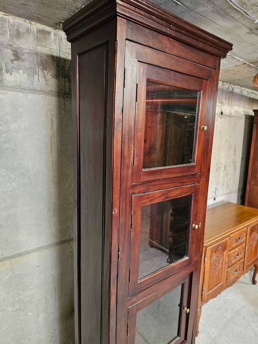 Шкаф/ витрина в стил Рустик