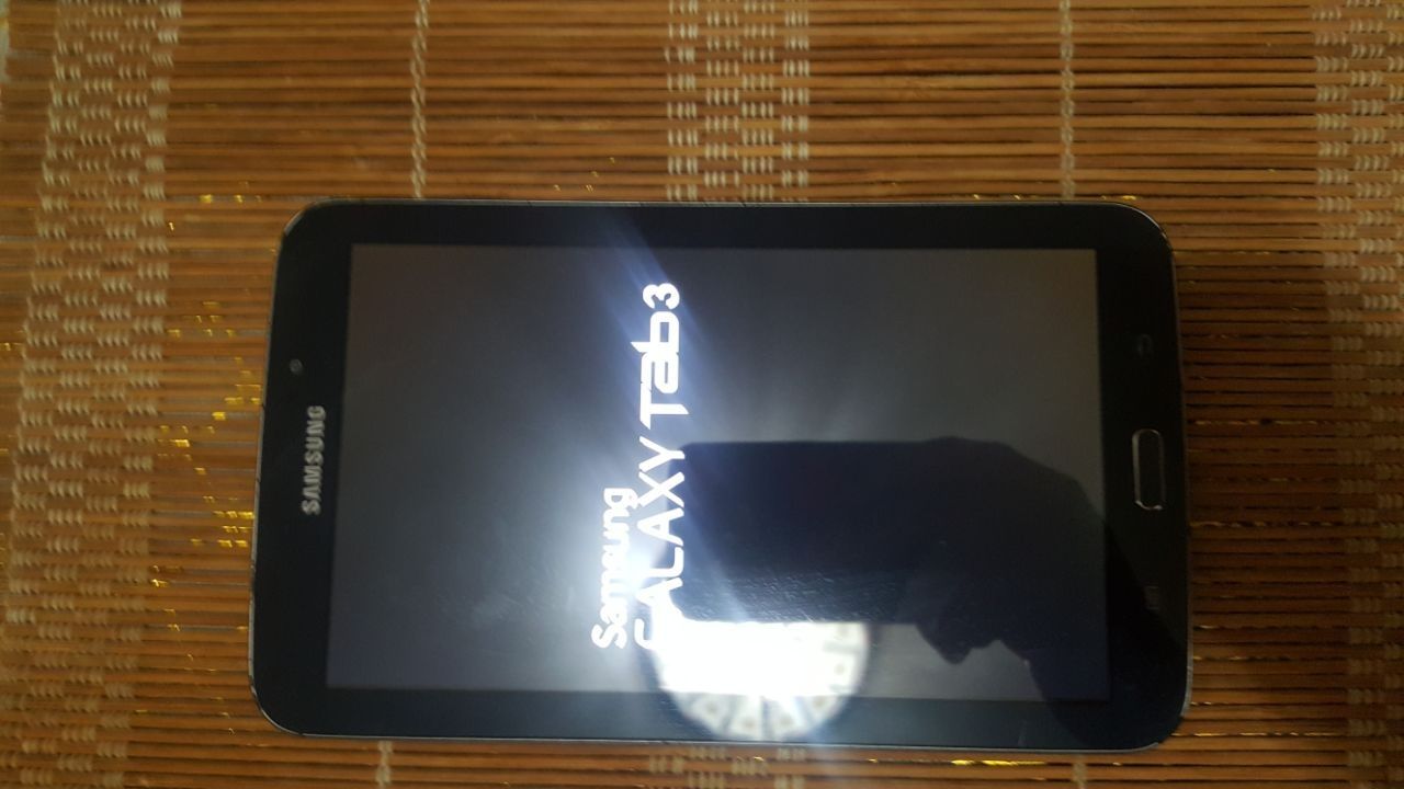 Продам планшет Samsung galaxy Tab3