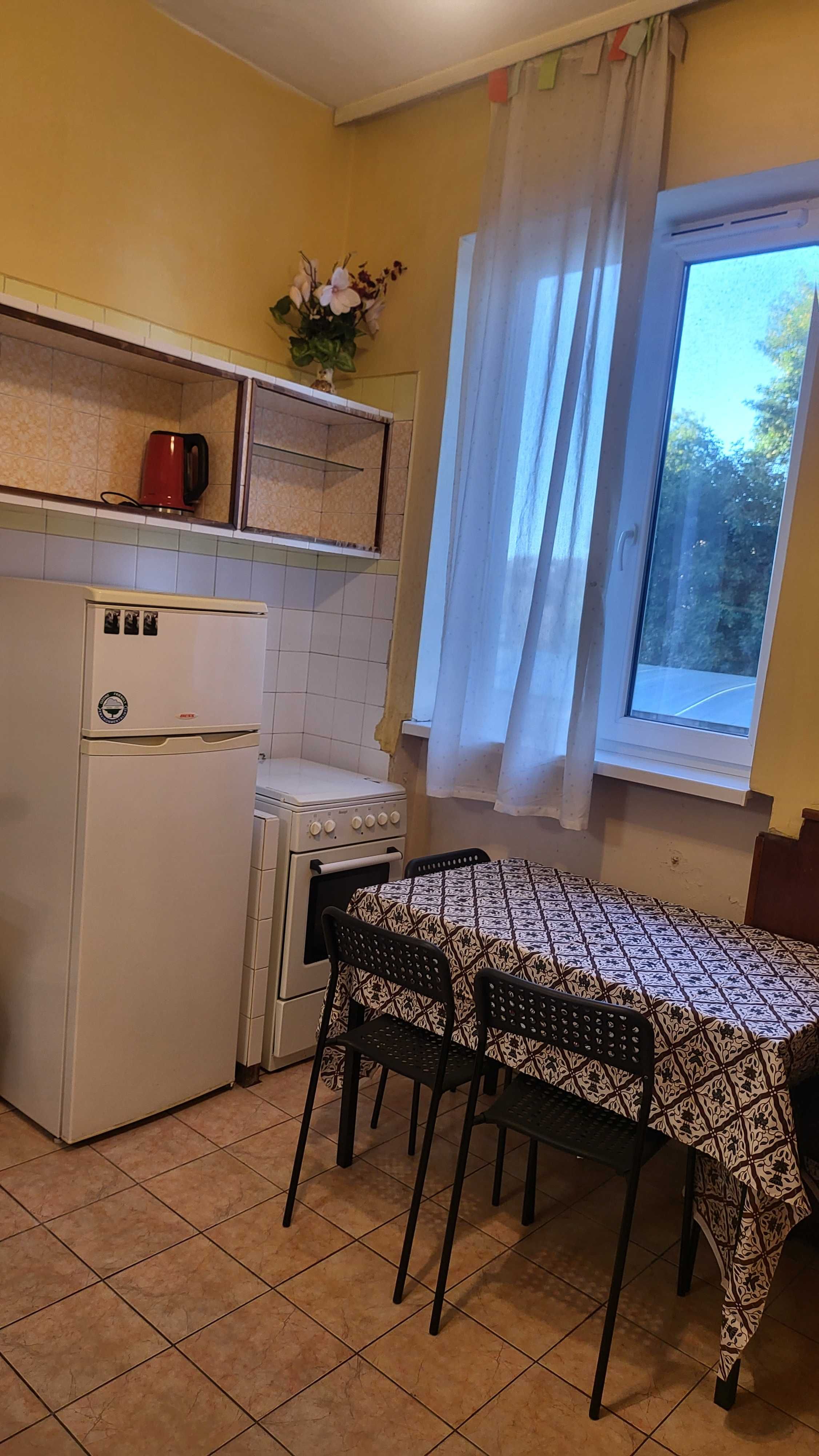 Продавам 2стаен тухлен в центъра в близост до метростанция