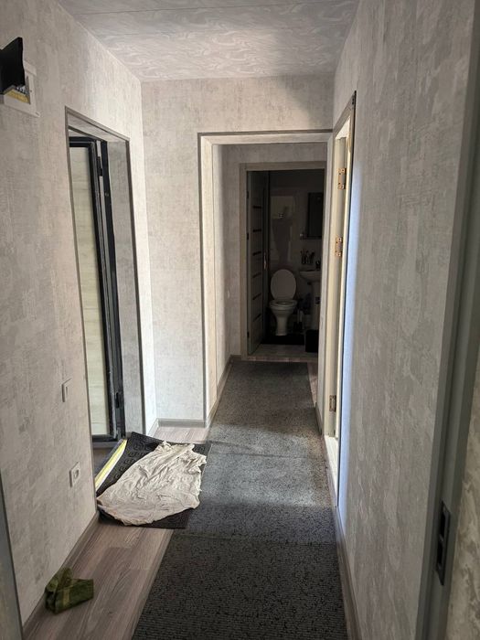 Сдаётся 2х ком кв в чирчике 4 этаж в тройцки около института