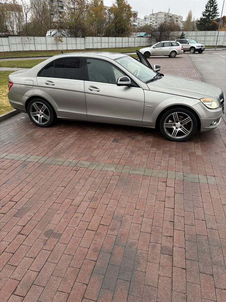 Mercedes-Benz C220