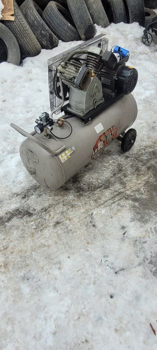 Продам воздушный компрессор.  В идеале .