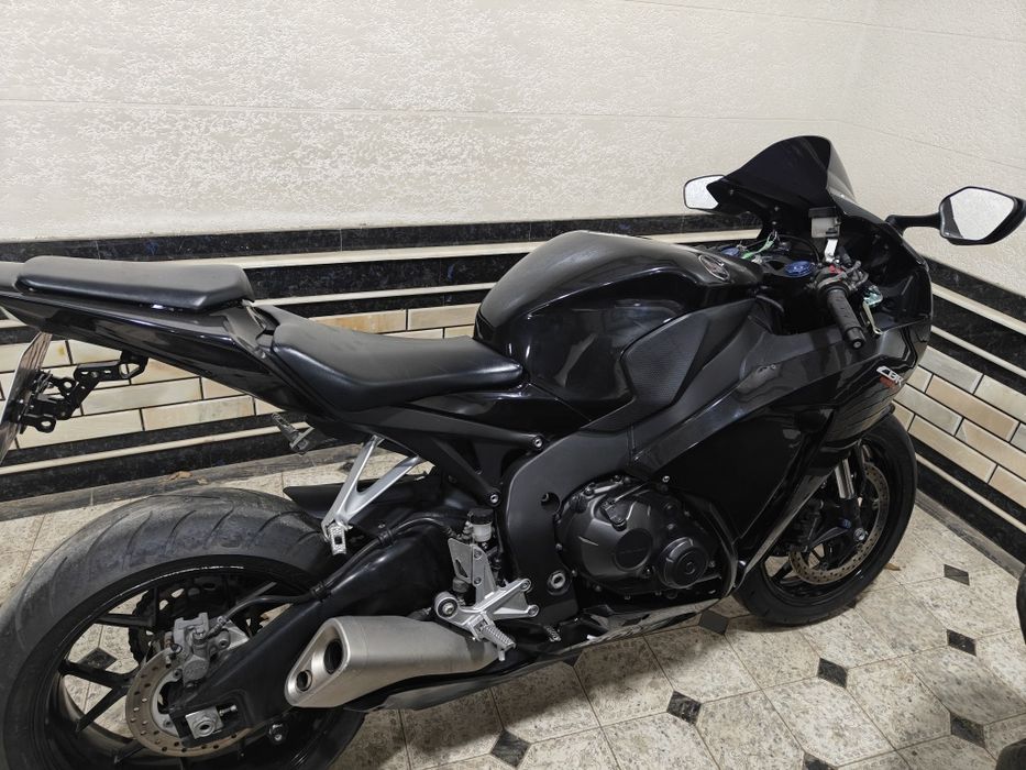 Honda cbr 1000rr fireblade