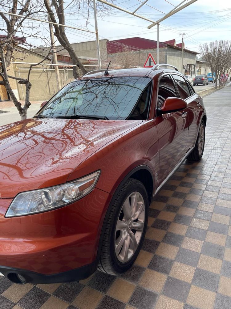 Продаётся  машина Infiniti FX35