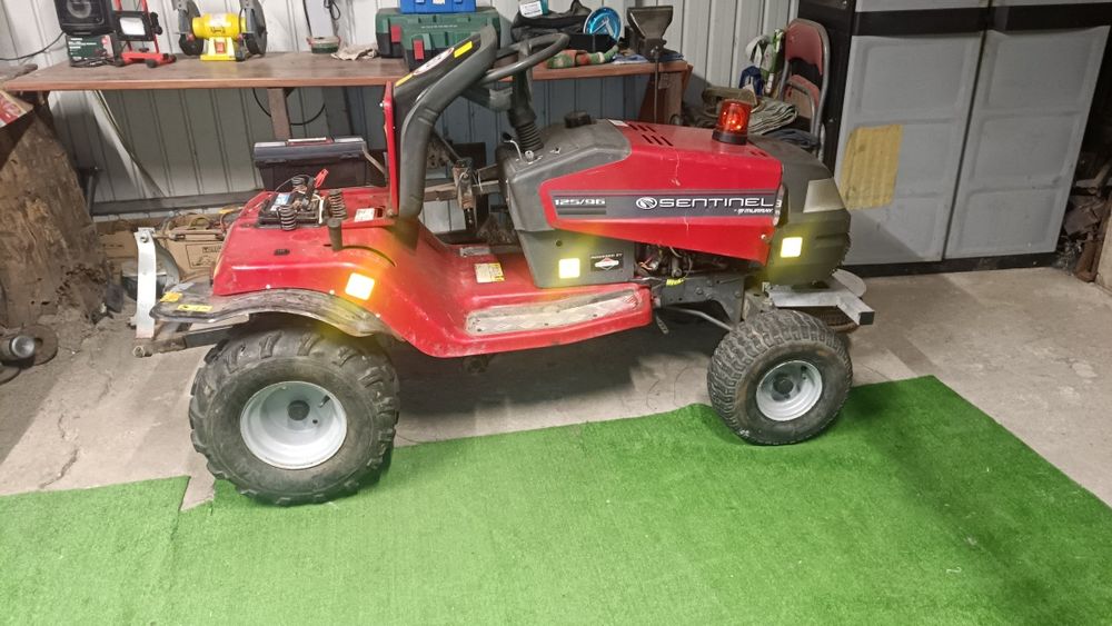 Tractoraș de grădină