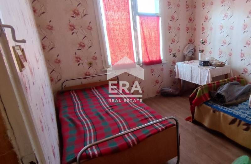 Просторен етаж от къща в кв. Дружба 1