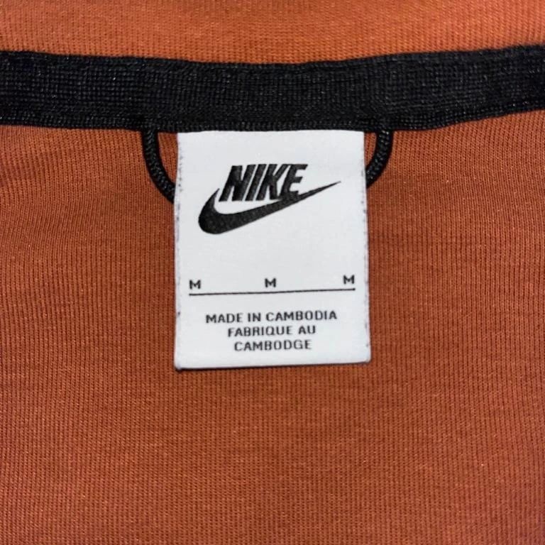 vând nike tech fleece