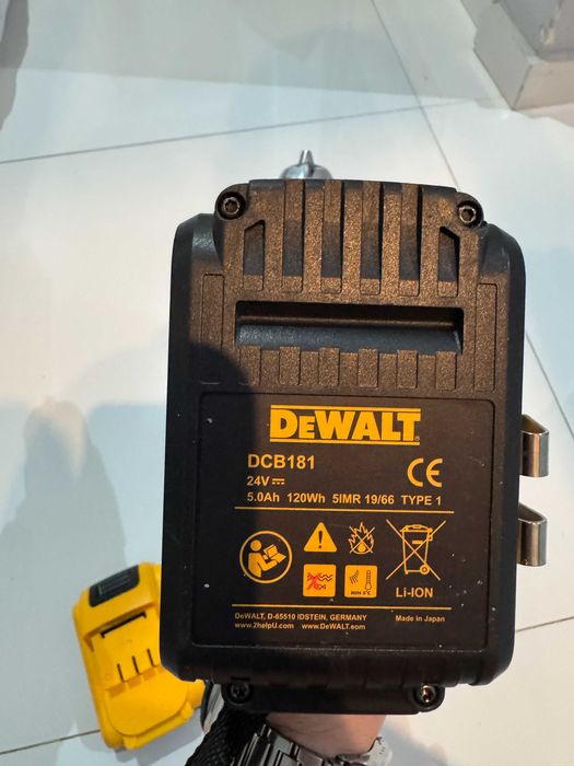 Винтоверт DeWalt DCD771 с 2 батерии