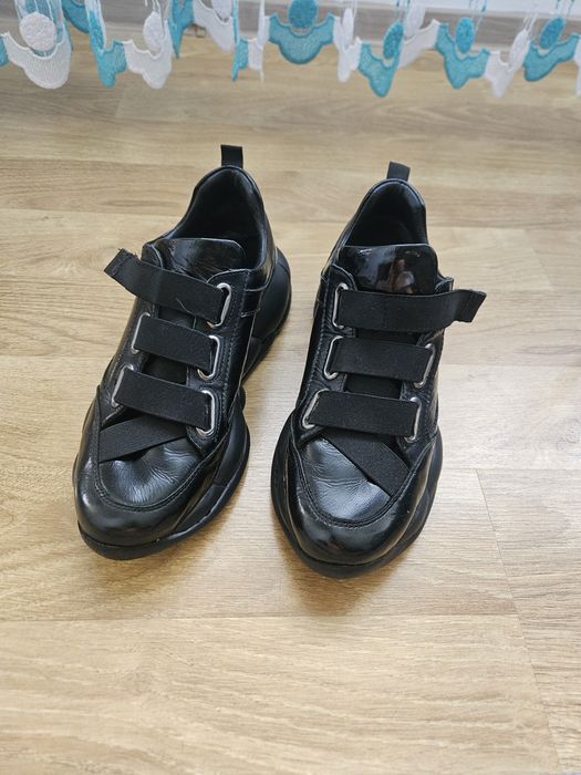 Adidasi din piele negri