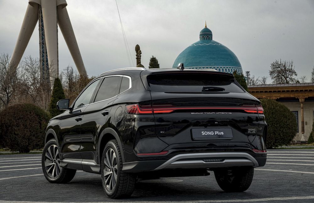 BYD Chempion Smart tayyor Toshkentda turibdi