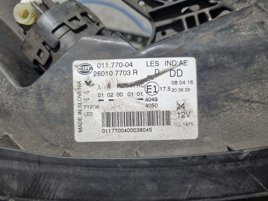 Far Dreapta Renault Kadjar 2015 - 2018 SUV 4 Usi (1317) Cu lupă 260107703R