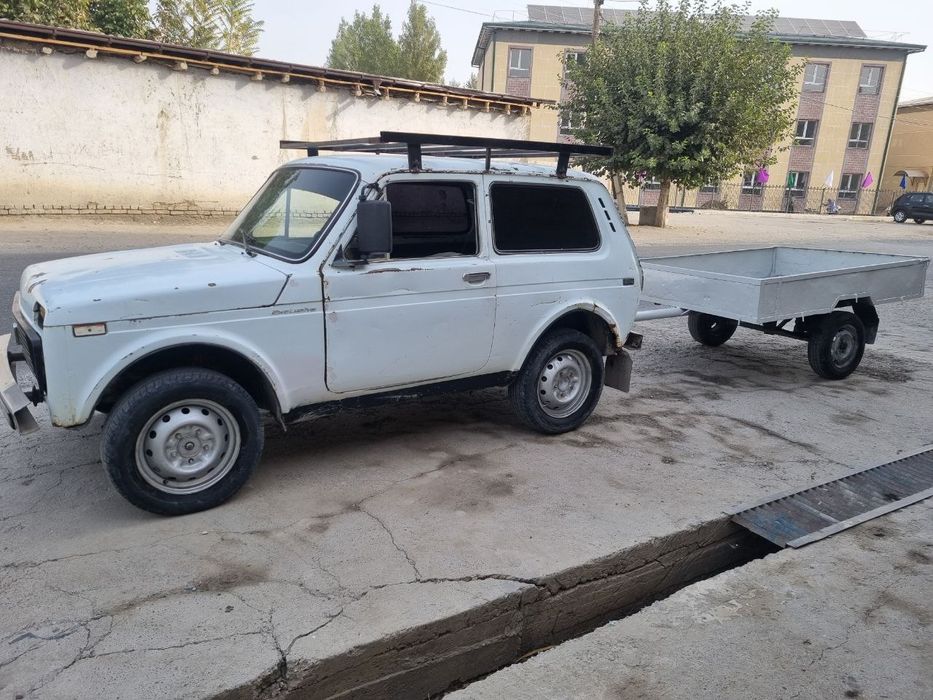 Yurib turgan moshina, sotiladi. 1987 -yil harajoti yoq