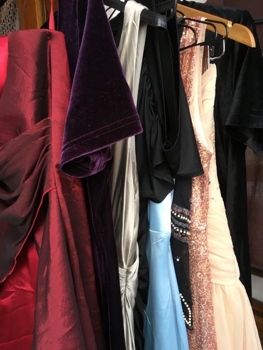 Празнични Рокли в М размер