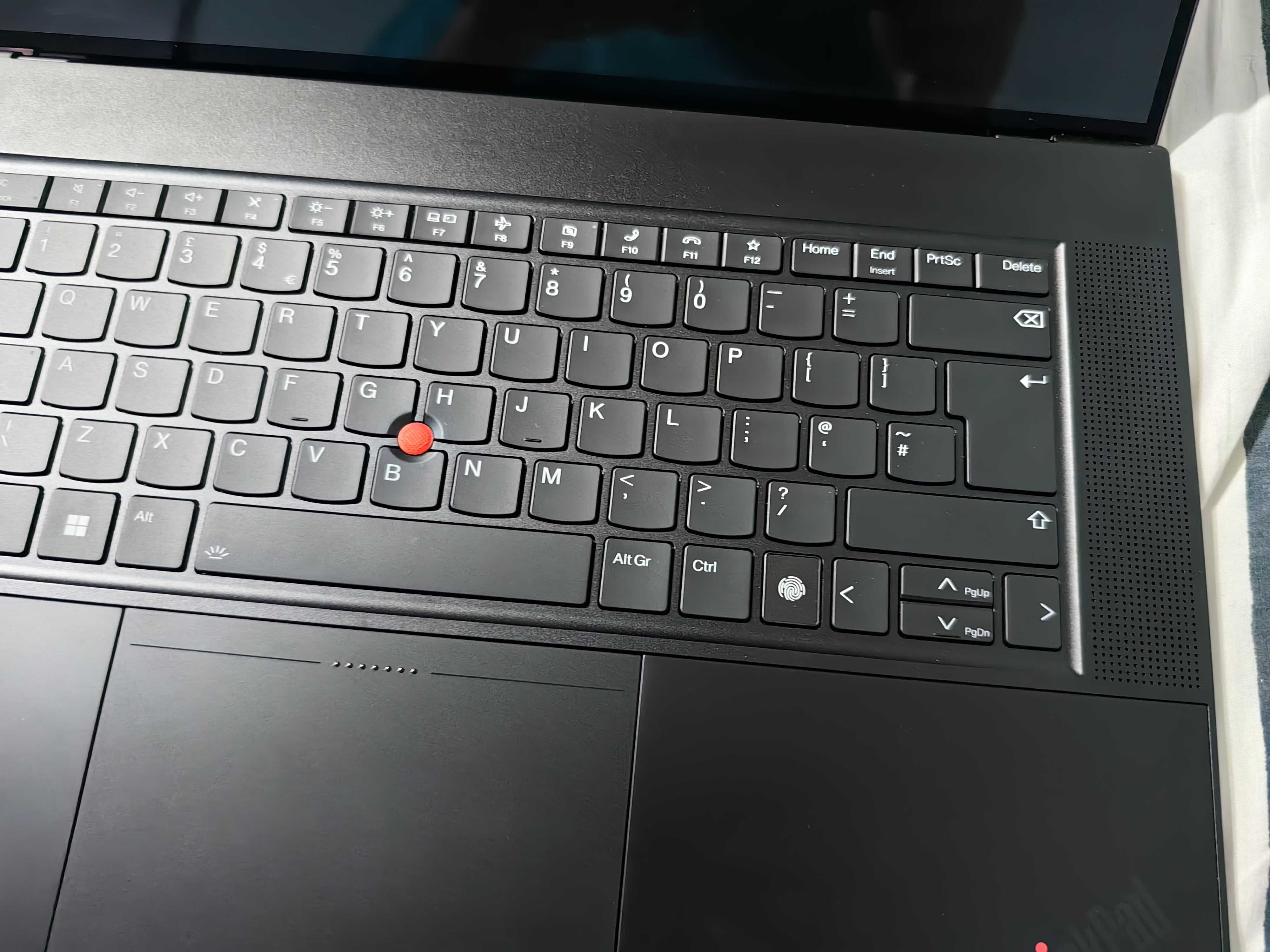 Thinkpad Z16 Gen2 Метално шаси 16' Ryzen 7 7840HS