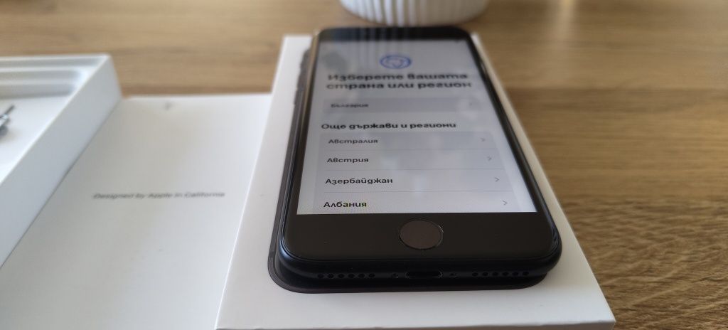 Продавам Iphone SE   64 Gb пълен  комплект