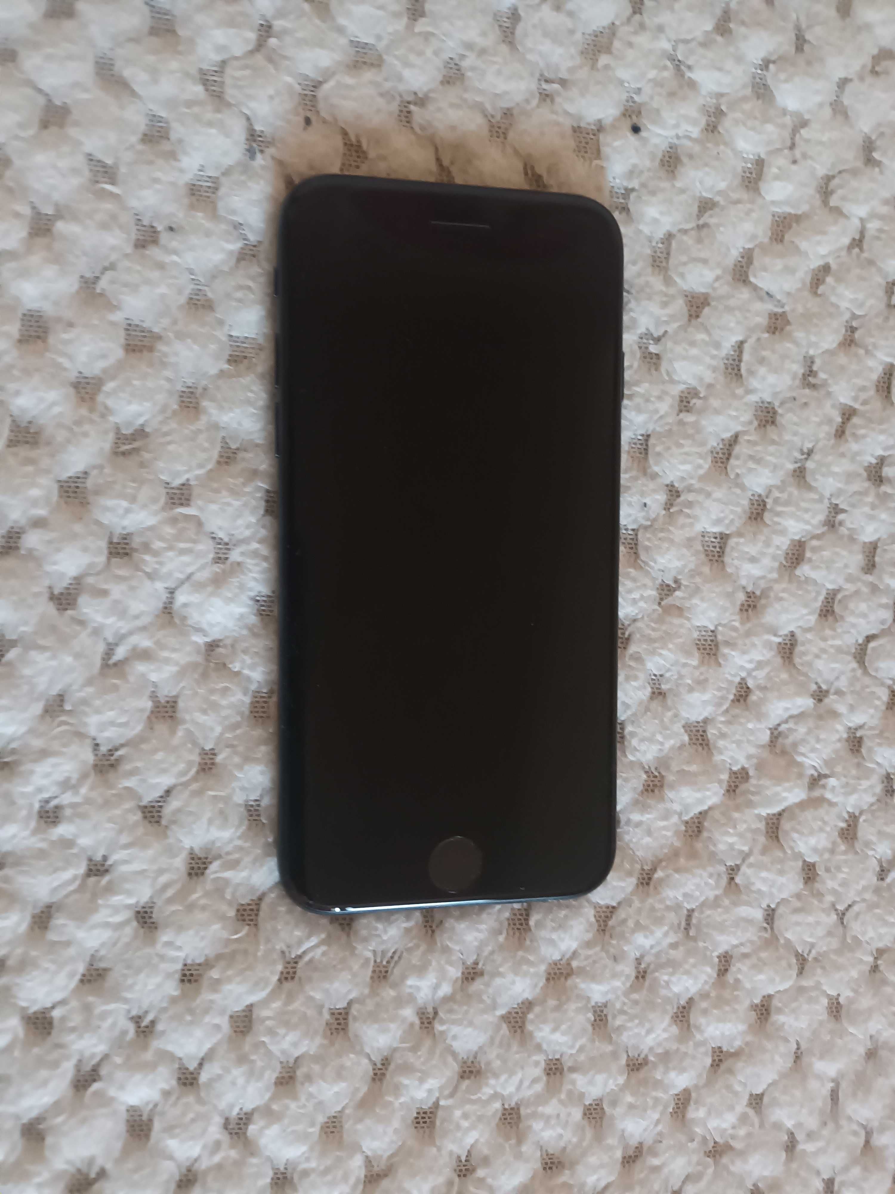 Продажба на Appe iPhone 2020 SE Black като нов 350 лв.
