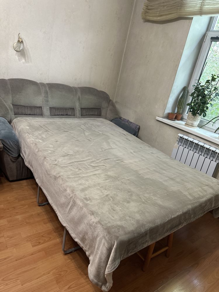 Диван отдаем даром