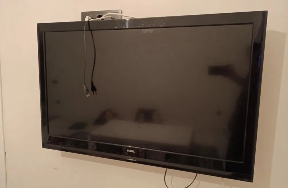 Телевизор LED Vestel 32 дюйма ,82см