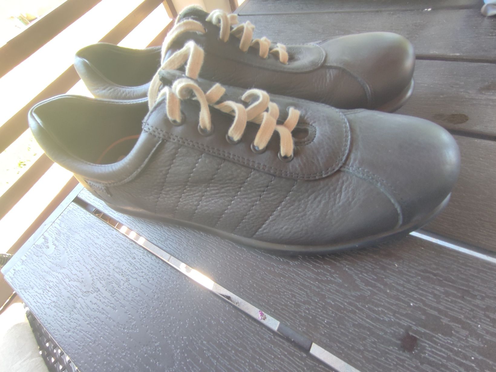 Vand adidasi/pantofi camper originali