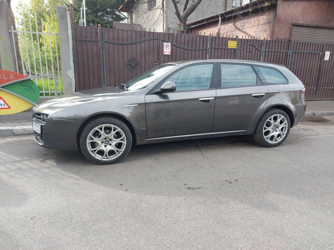 Dezmembrez alfa romeo 159 diesel manuala sau automata