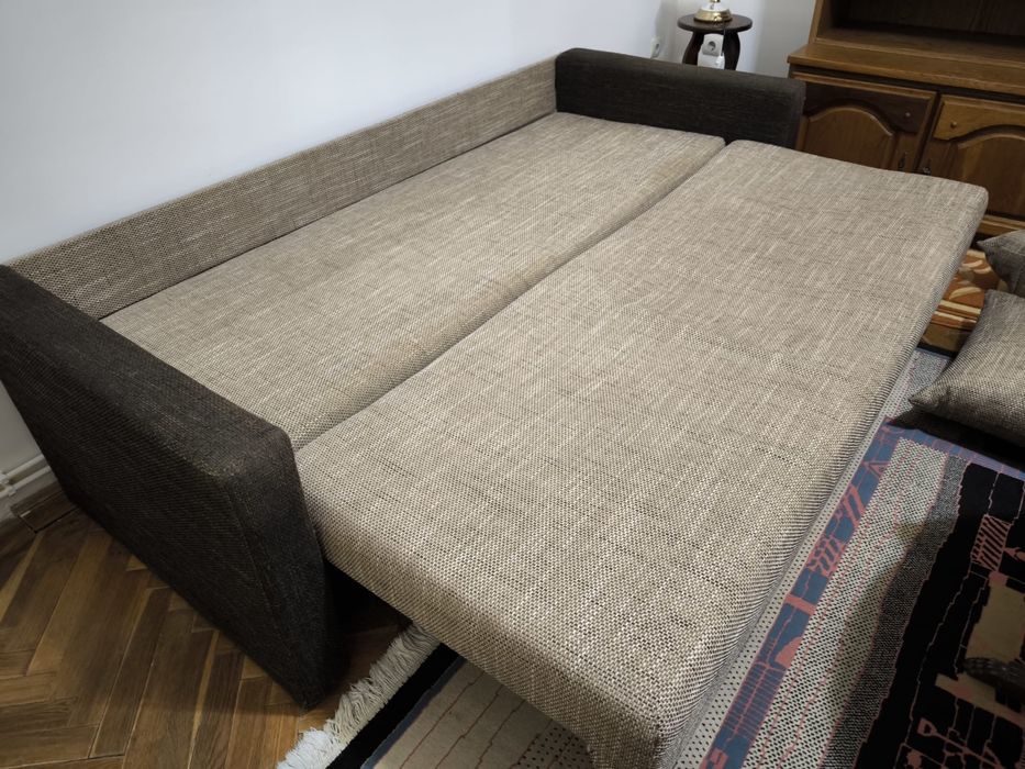 Canapea extensibila cu loc de depozitare