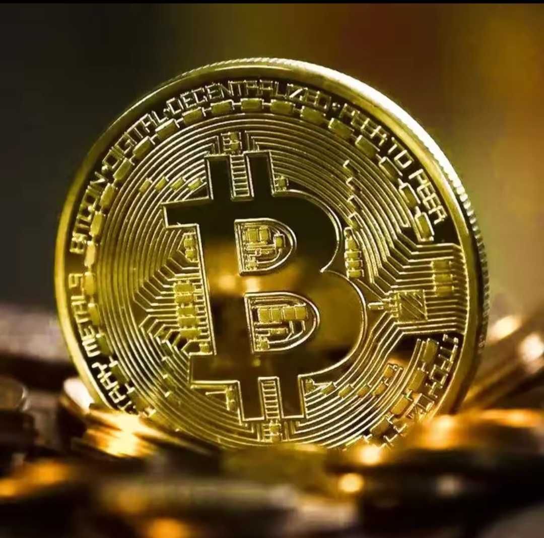 Монета Bitcoin позлатена