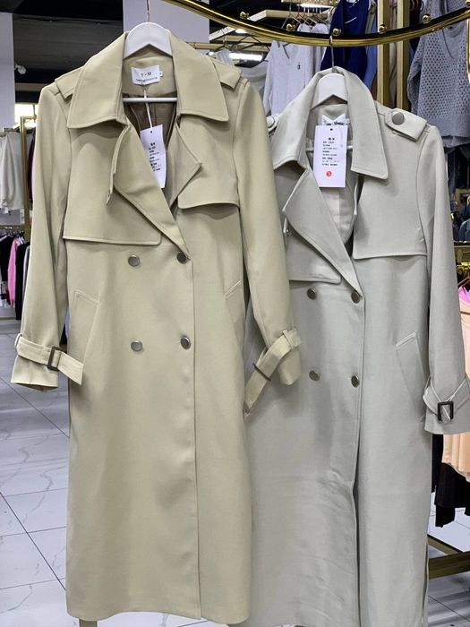 Женский плащ, размер S, новый, молочного цвета.