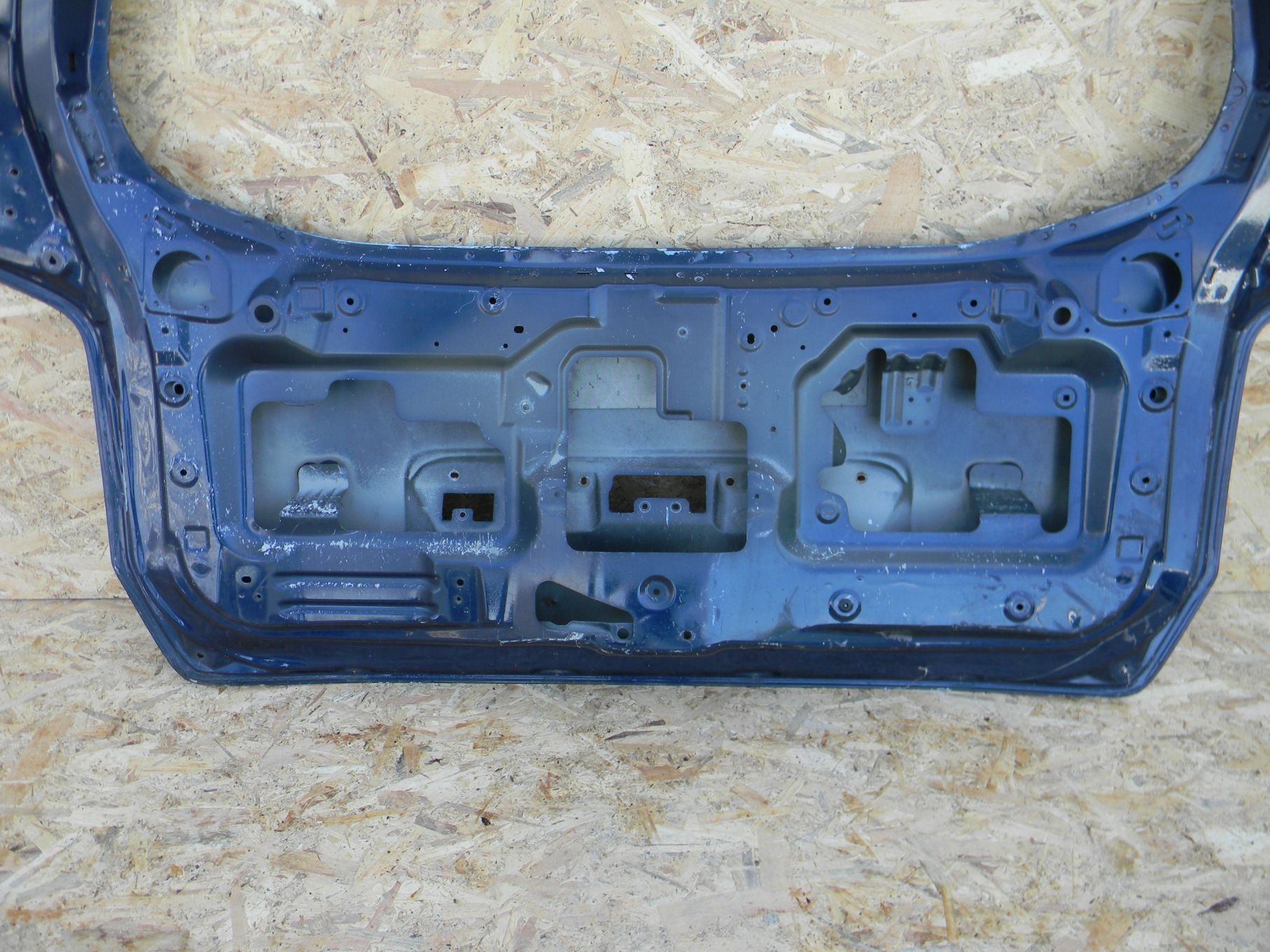 Haion / Capota portbagaj Nissan Pathfinder, 2005, 2006, 2007, 2008, 2009, 2010, 2011, 2012.