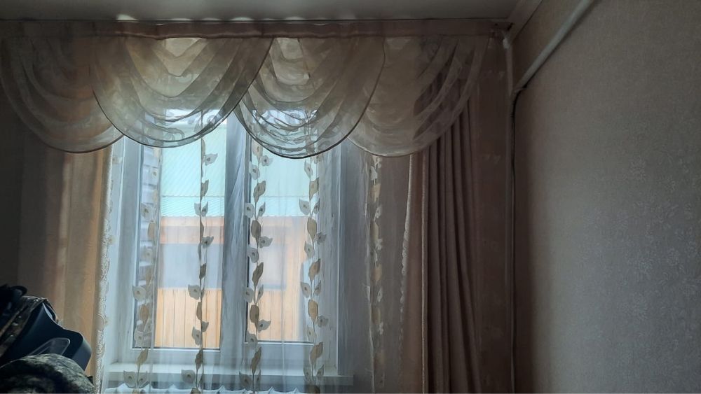 Продам шторы 3 шт: жаккард , лён, и атлас