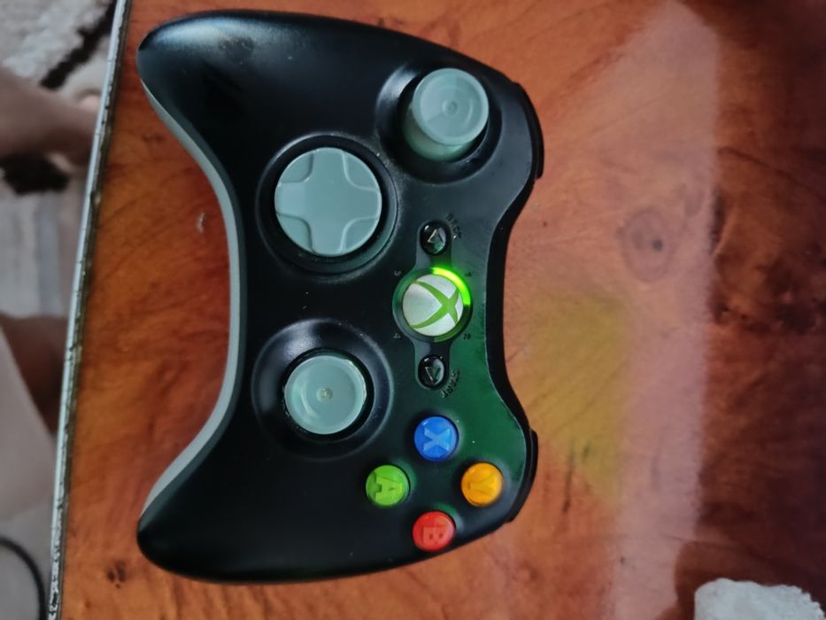 Xbox 360 Slim + Controller + Jocuri (Forza, FIFA, Diablo etc.)