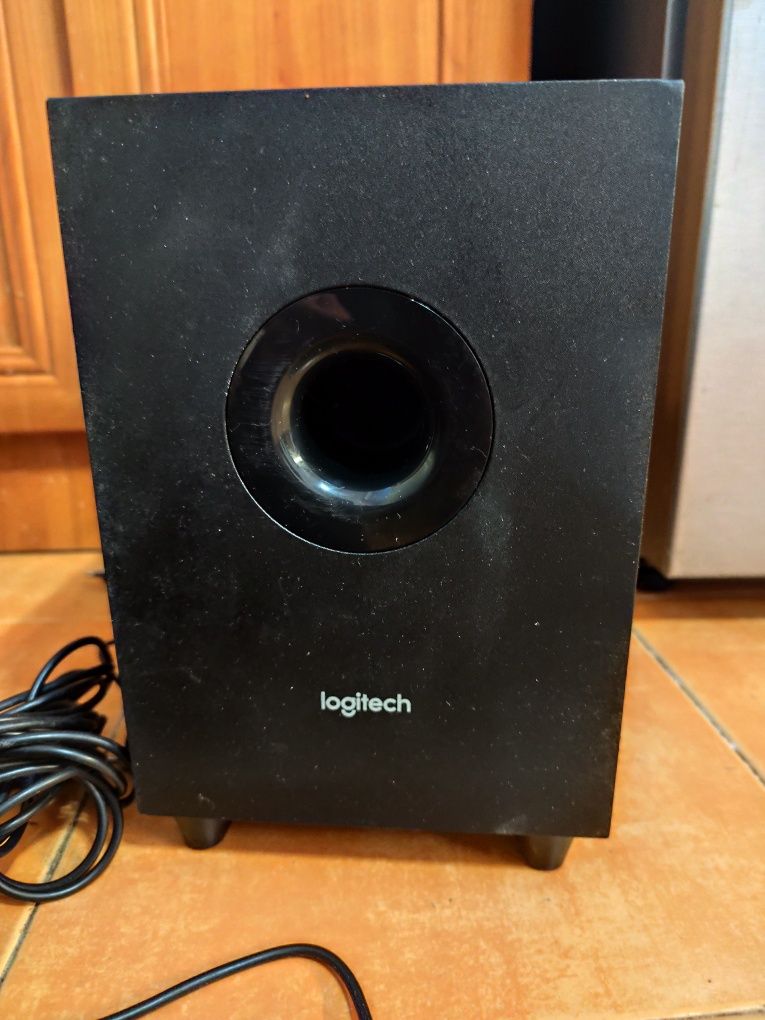 Boxe Logitech și una Akai