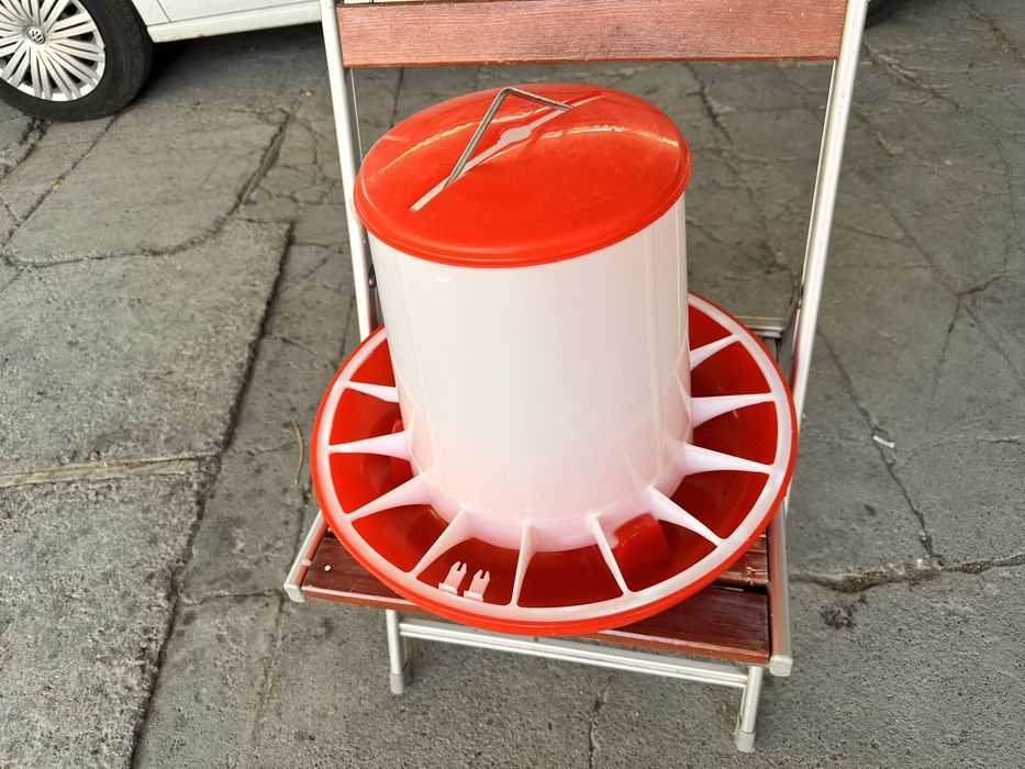 Новые бункерные кормушки для кур