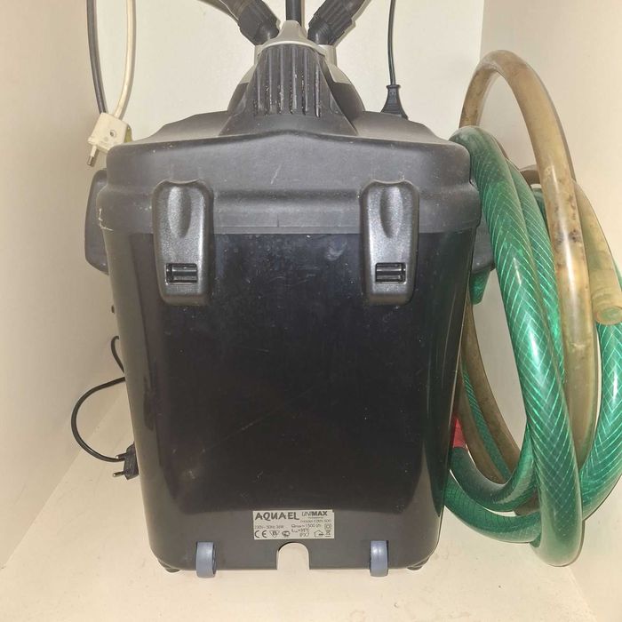 Продавам празен аквариум БЕЗ ТЕЧОВЕ  в перфектно състояние