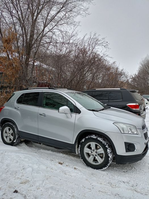 Продам машину шевроле трекер