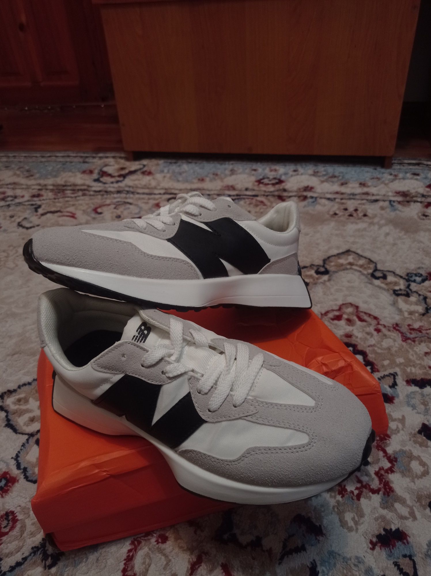 Белый красовка new balance 327