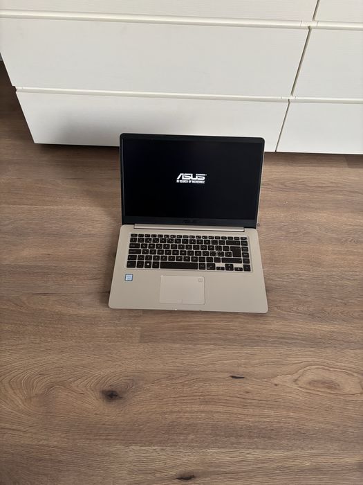 Asus Vivobook 15 Gold. •i5 8th gen• SSD 256gb• Taste luminate
