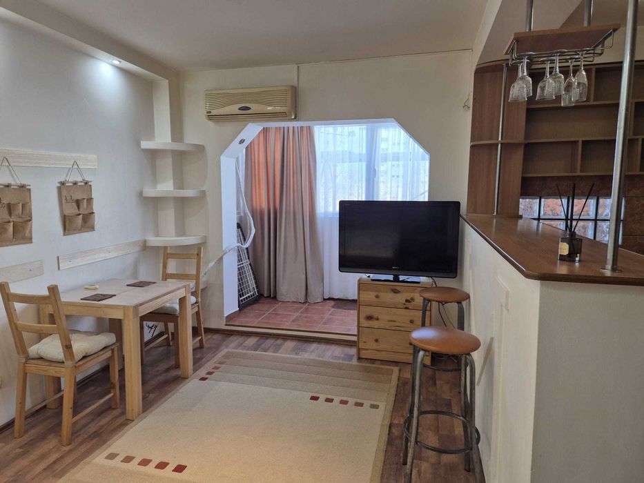 Inchiriez Garsoniera Piata Delfinului