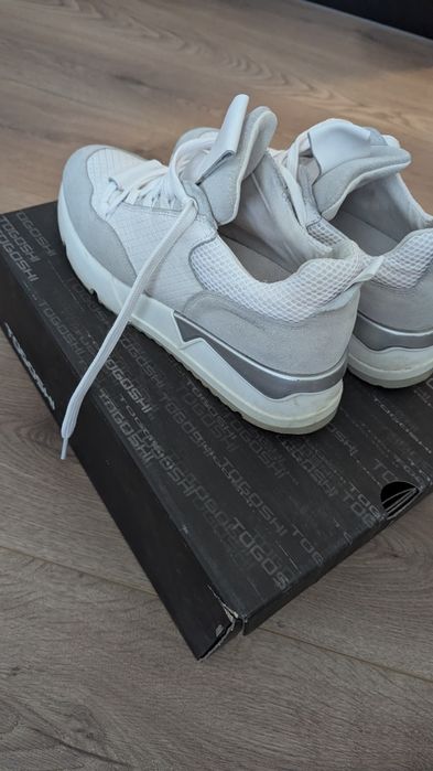 Дамски сникърси TOGOSHI /бели/