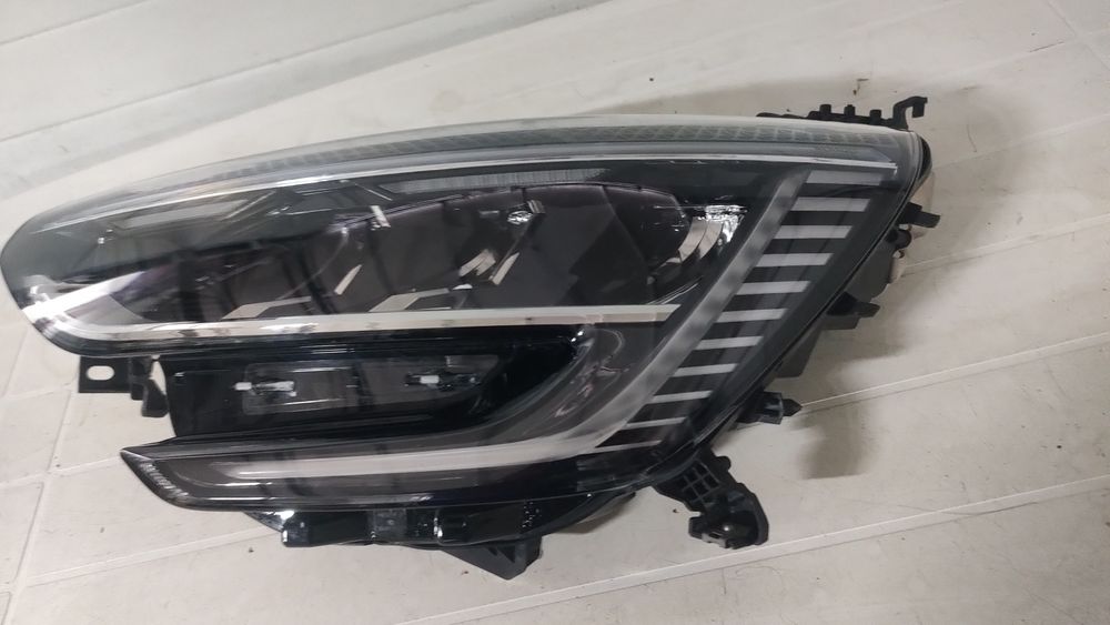 Far stânga Megan 4 facelift cod 260602024R