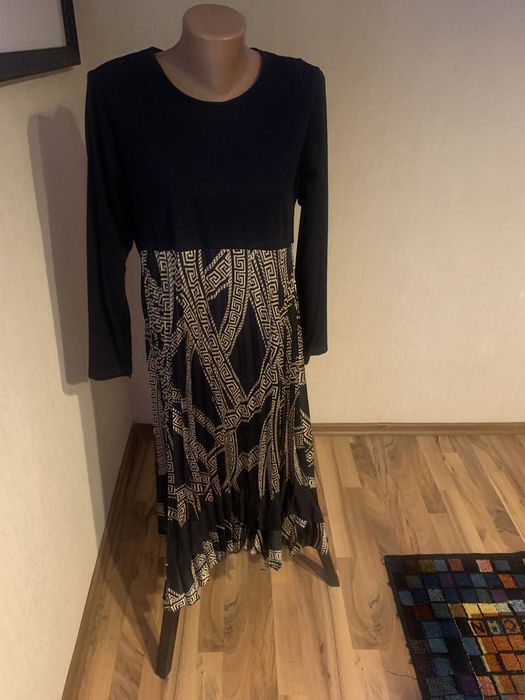 Rochie NOU Marimea M- L din jerse si matase , fusta plisata