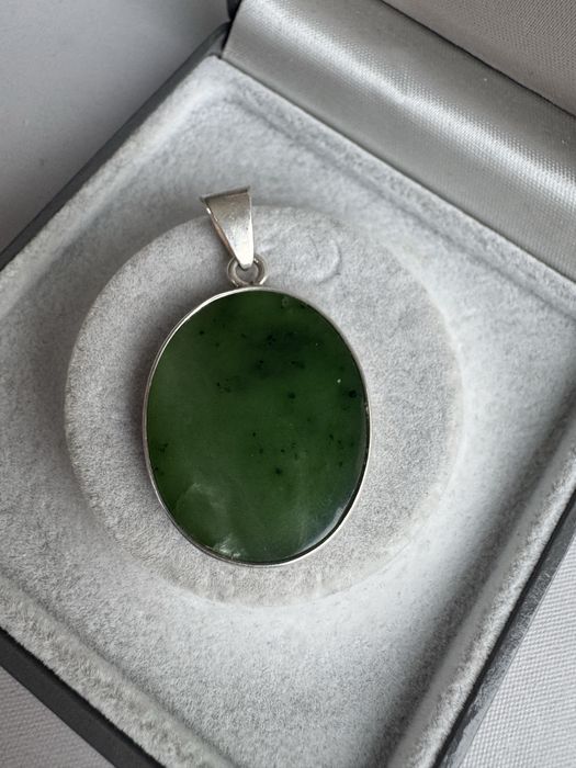 Pandantiv din argint si jad