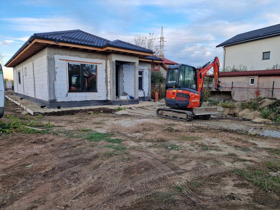 mini excavator de inchiriat