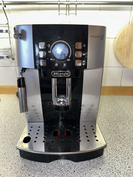 Aparat automat cafea De Longhi Magnifica S