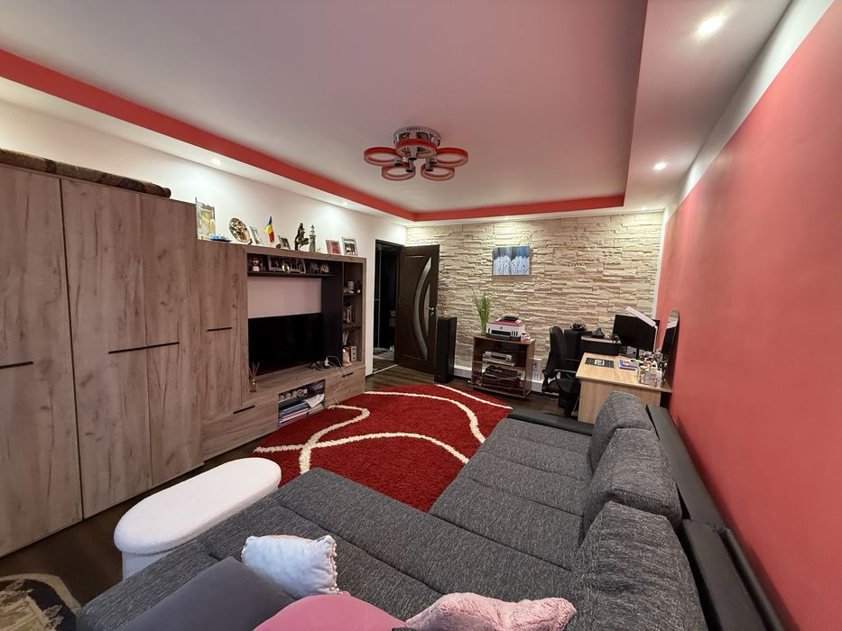 Vand apartament in Onesti etaj 1