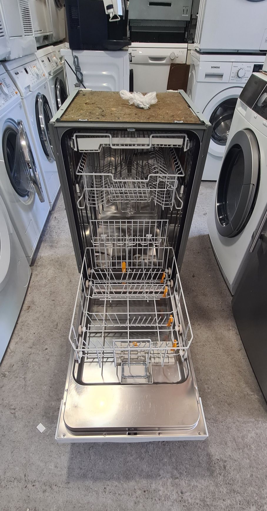 Съдомиялна за вграждане 45см  MIELE  1202 SCi