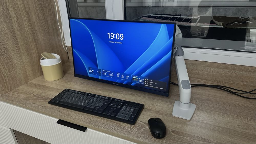 Монитор Samsung